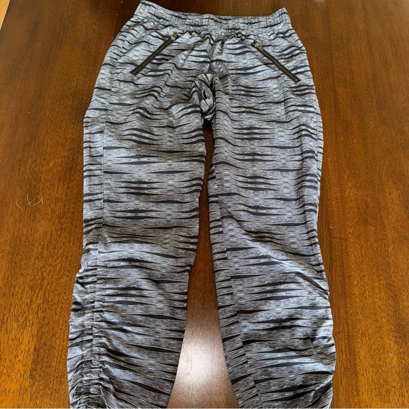 Athleta Ariel Aspire Ankle Pants Black Silver Shimmer Athletic Gym Size 0 - Picture 3 of 7